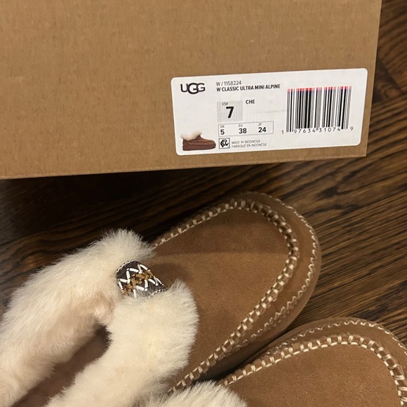 UGG ULTRA MINI ALPINE BOOTS (BRAND NEW) - Picture 9 of 11